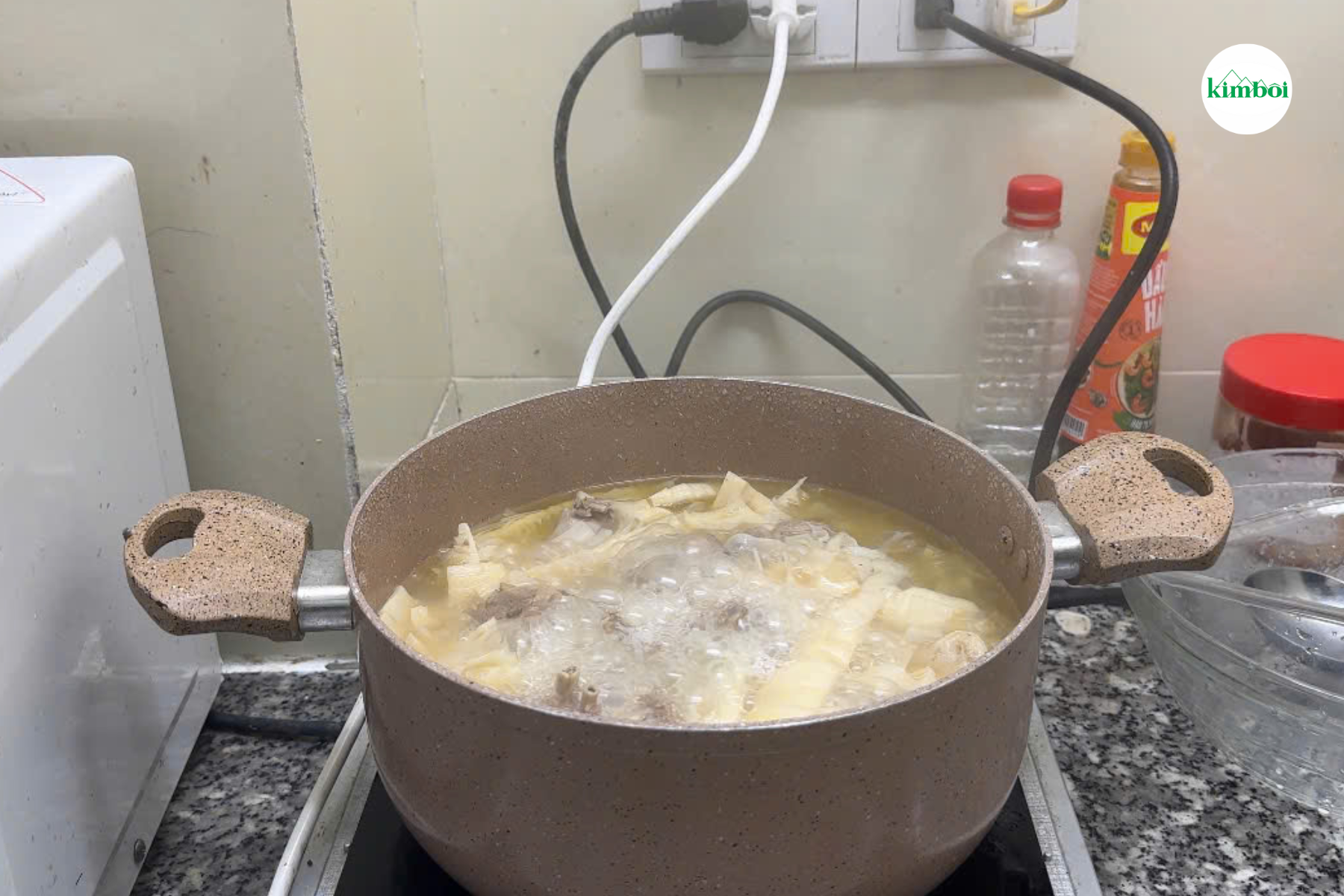 Hầm canh măng vịt