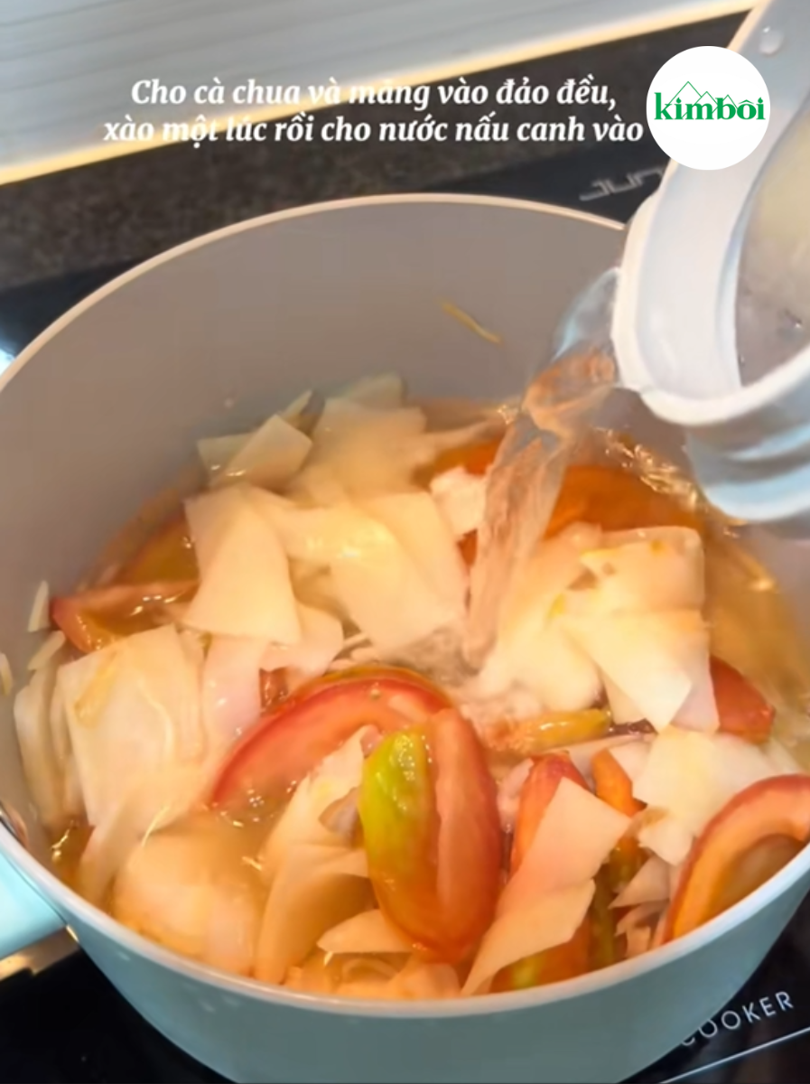 Canh măng chua mọc cá Kim Bôi