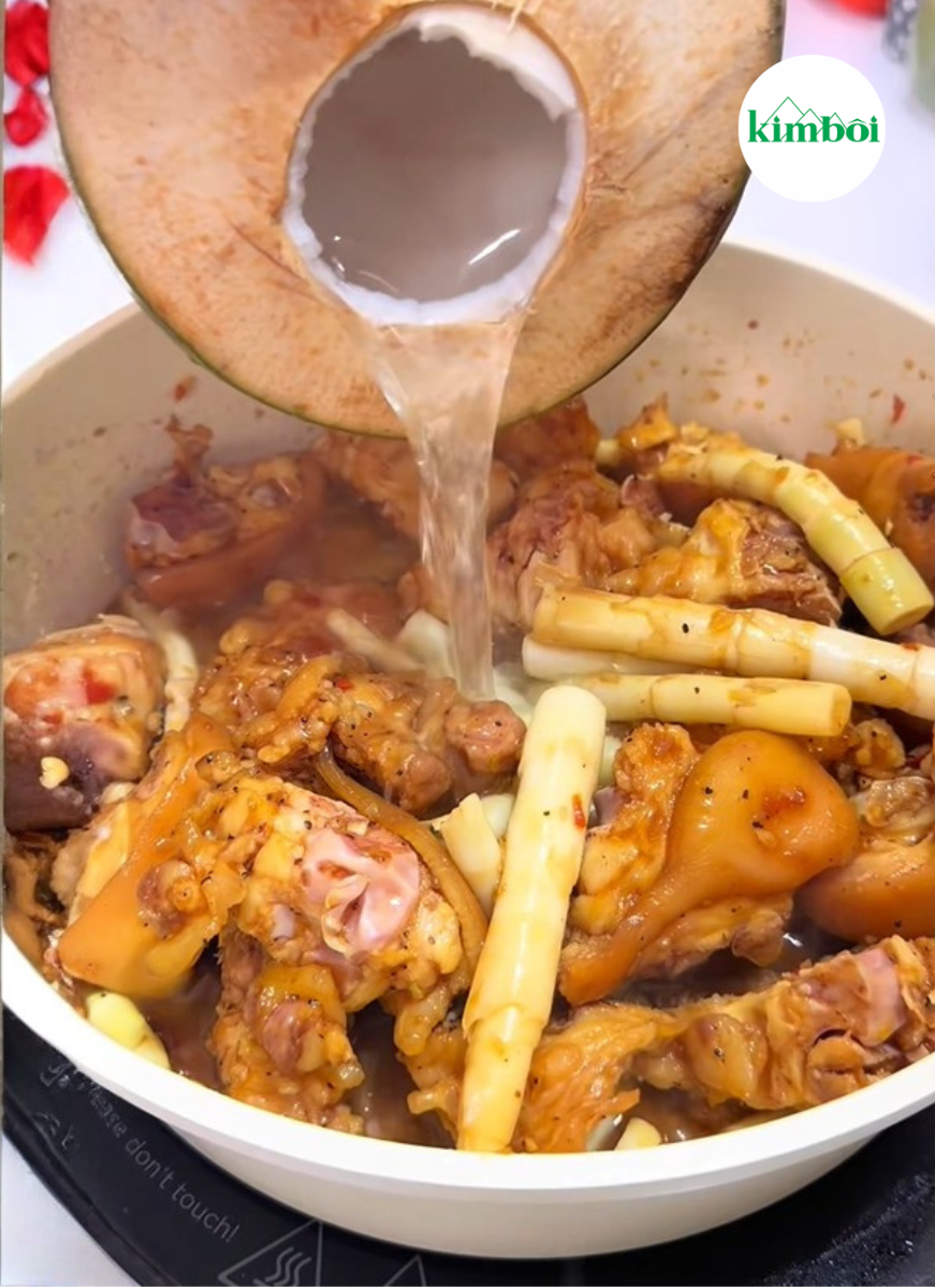 Chân giò kho măng nước dừa